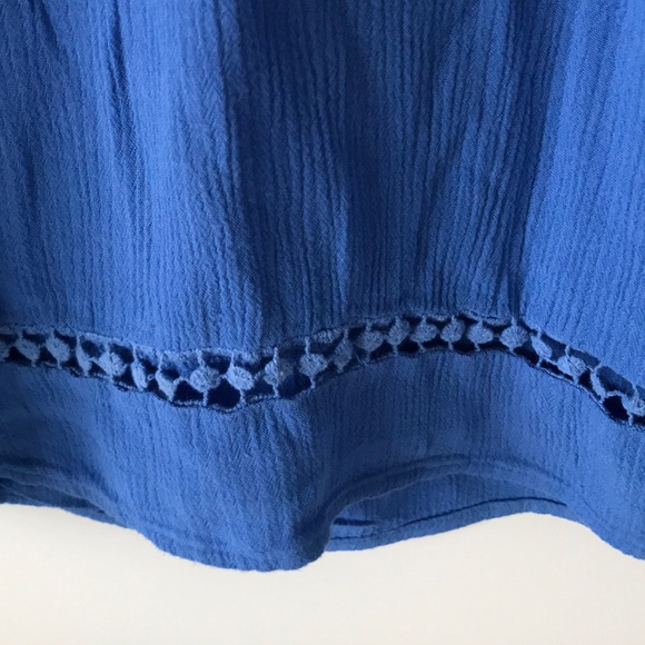 Detailed Top - Picture 2 of 3